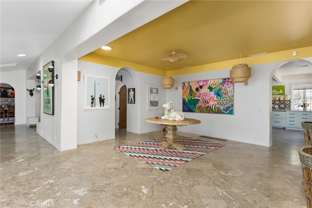 294 W Crestview Drive