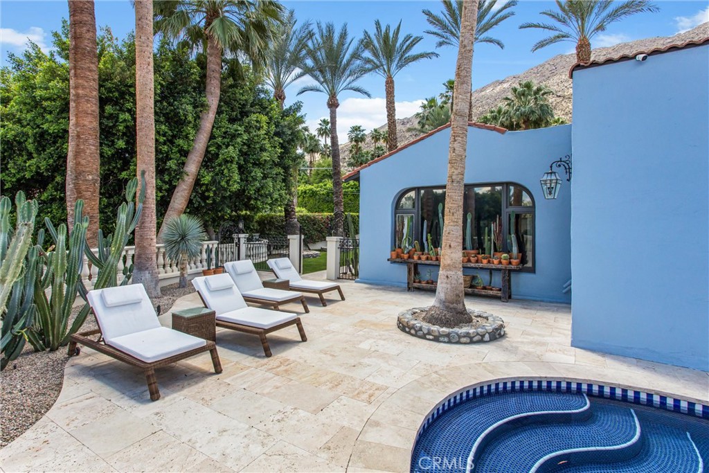 294 W Crestview Drive