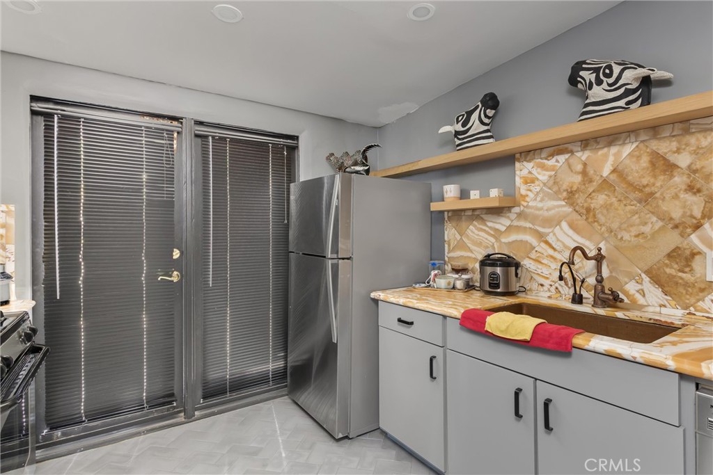 294 W Crestview Drive