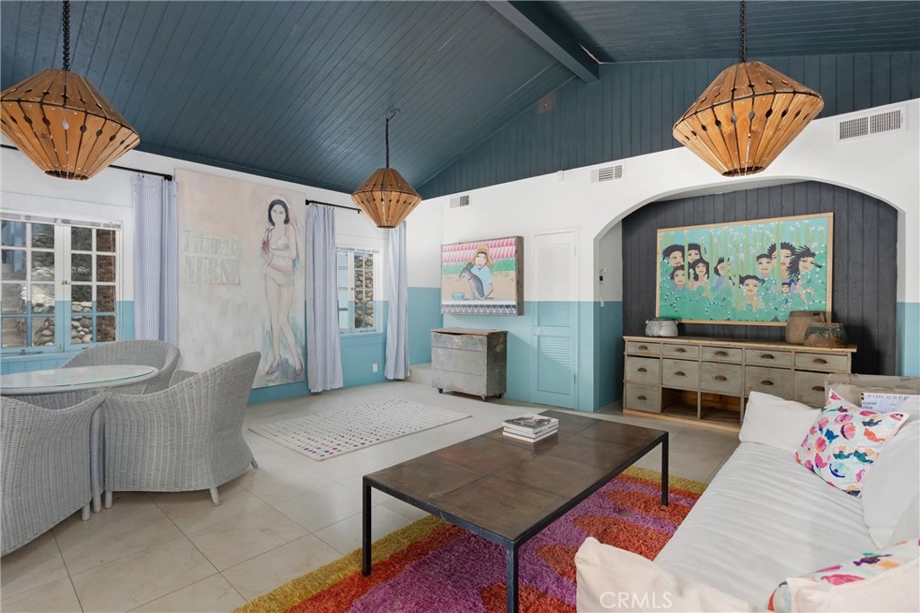 294 W Crestview Drive