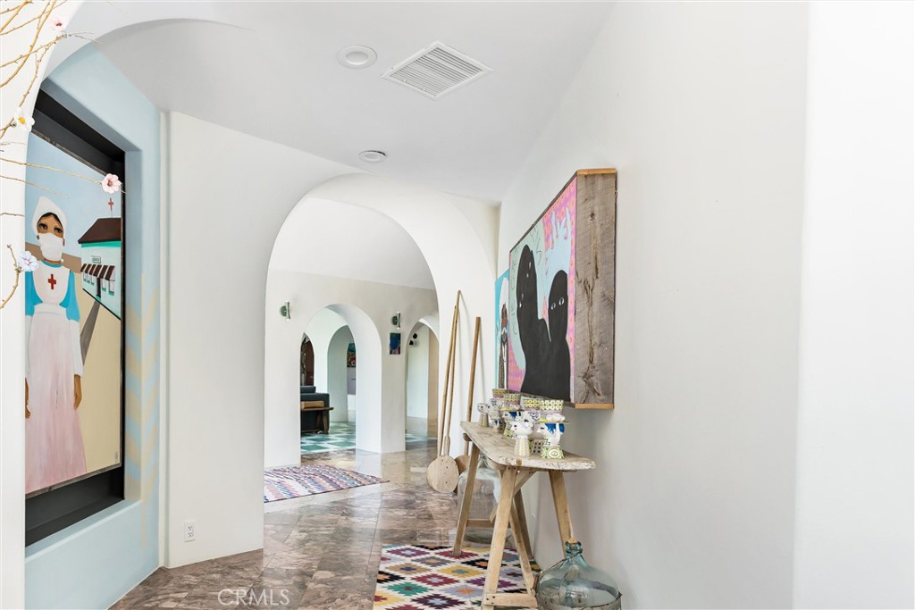 294 W Crestview Drive