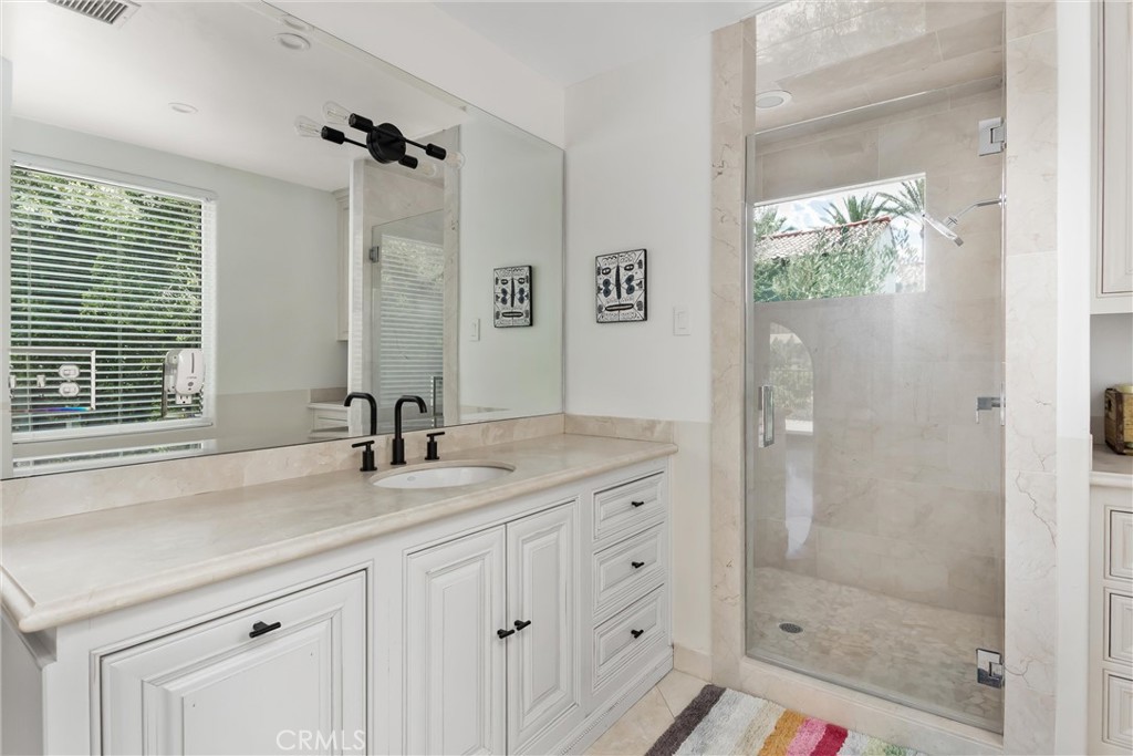 294 W Crestview Drive