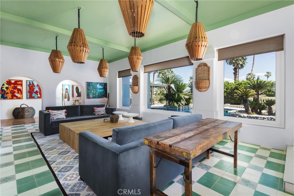 294 W Crestview Drive