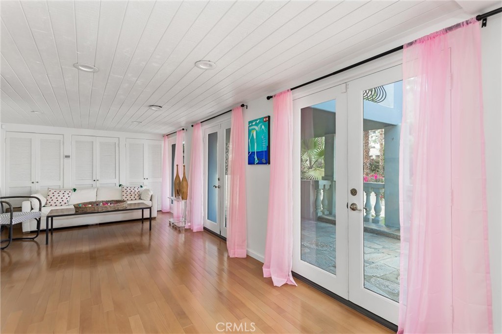 294 W Crestview Drive