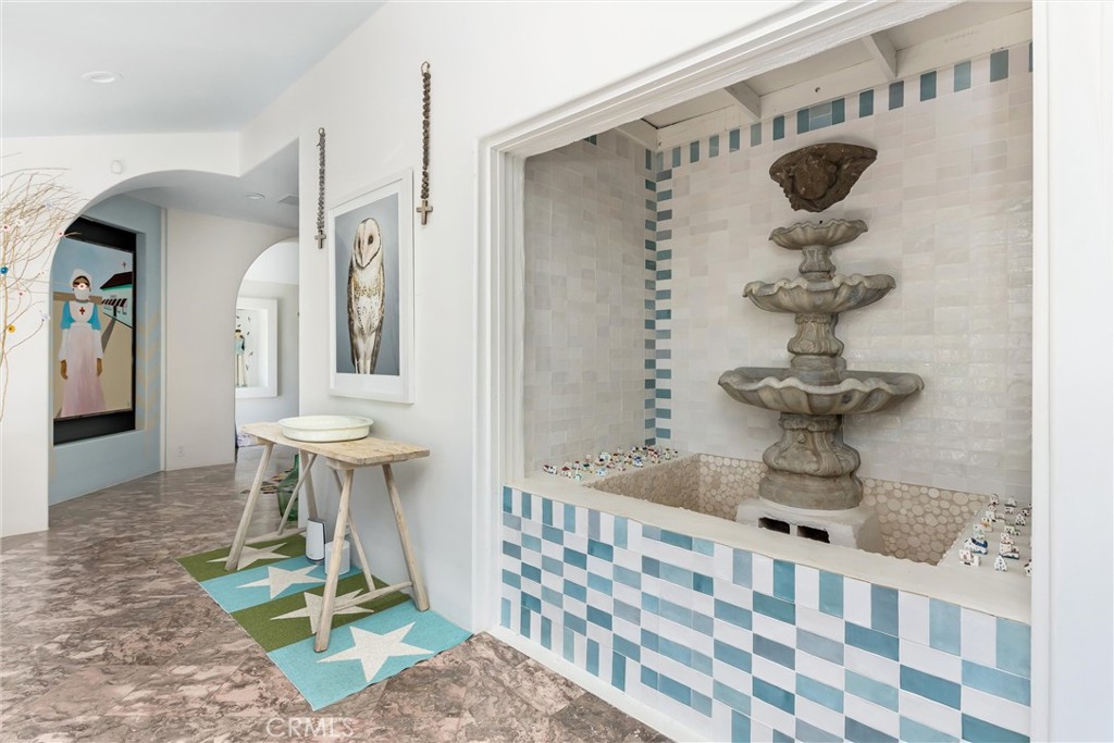 294 W Crestview Drive