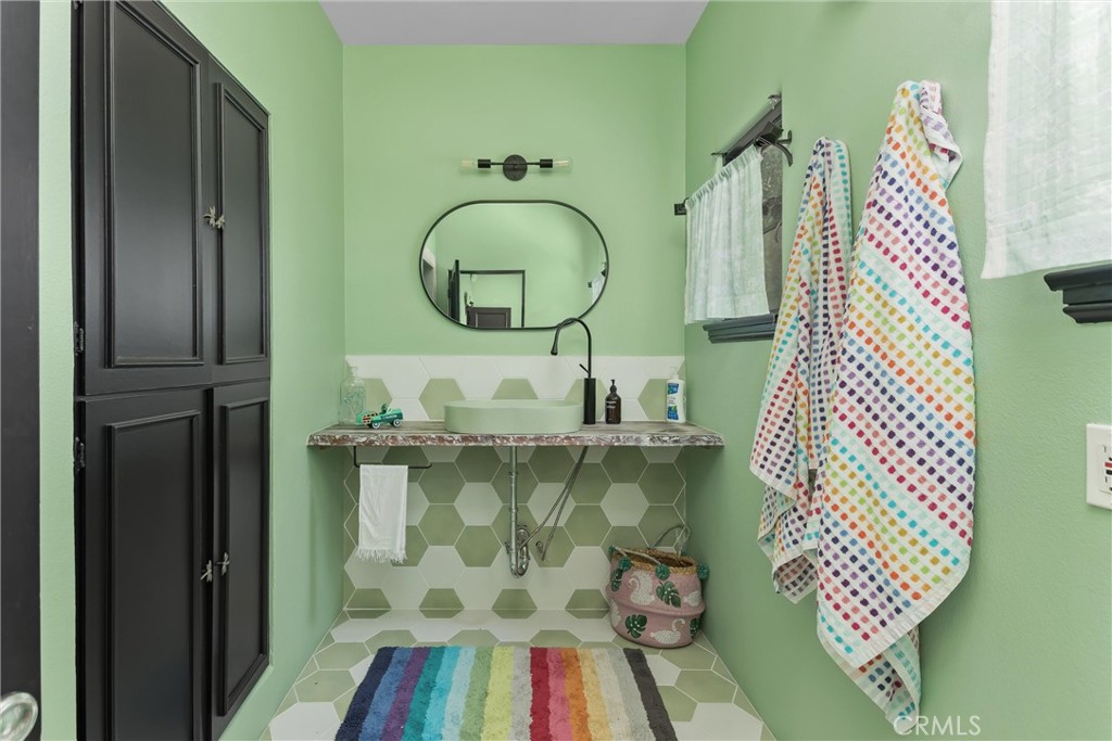 294 W Crestview Drive