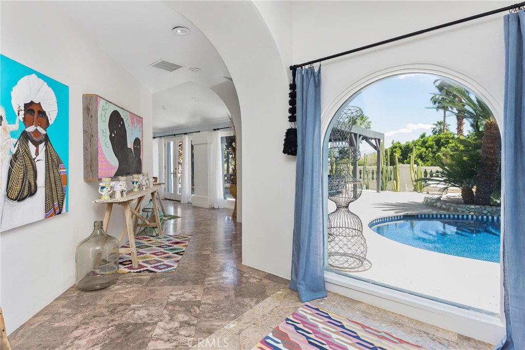 294 W Crestview Drive