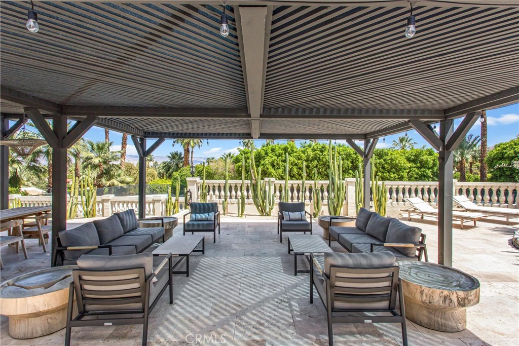 294 W Crestview Drive