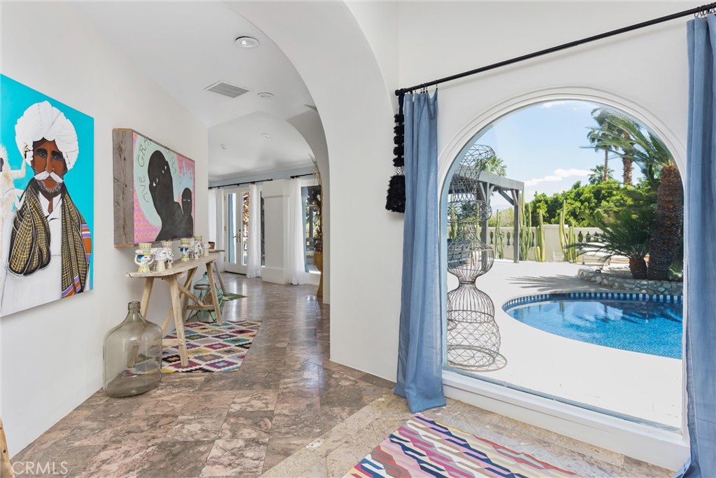 294 W Crestview Drive