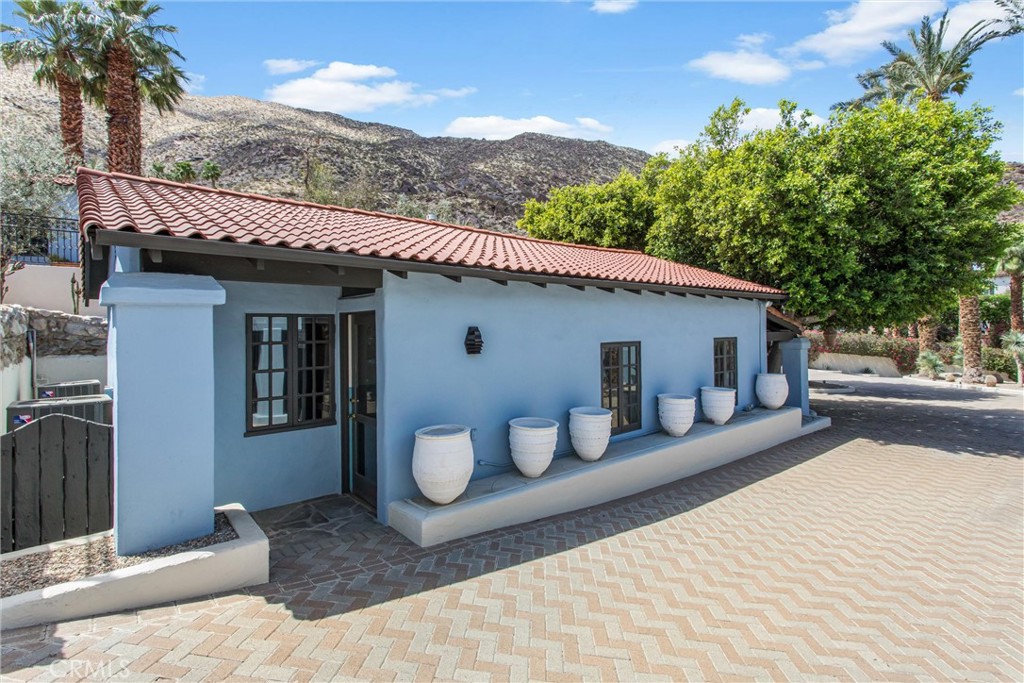 294 W Crestview Drive