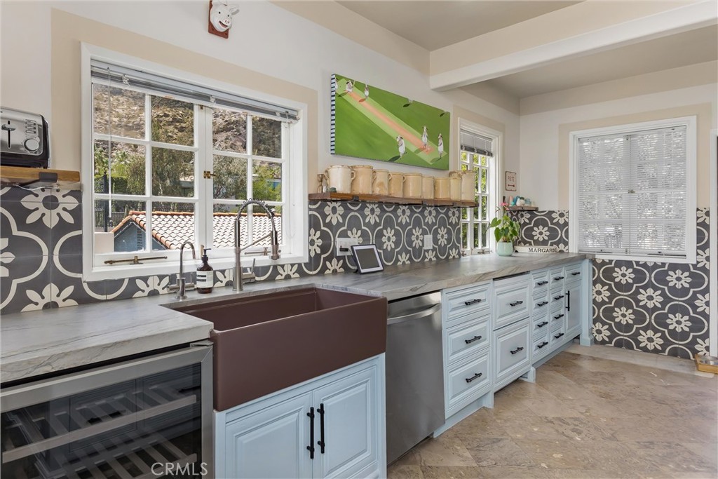 294 W Crestview Drive