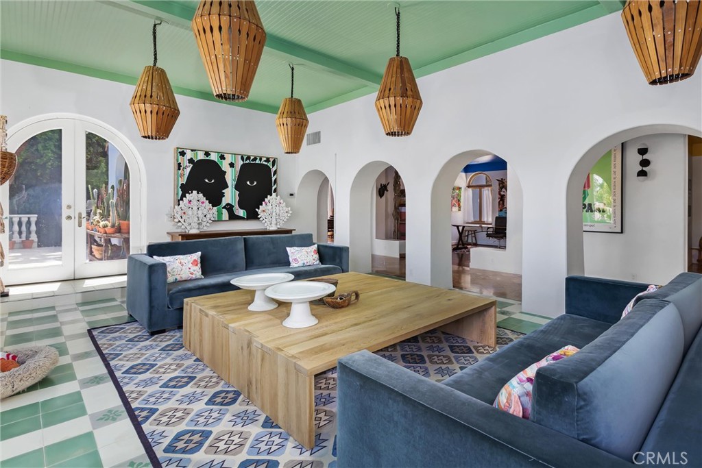 294 W Crestview Drive