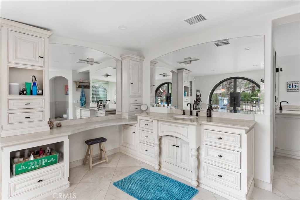 294 W Crestview Drive