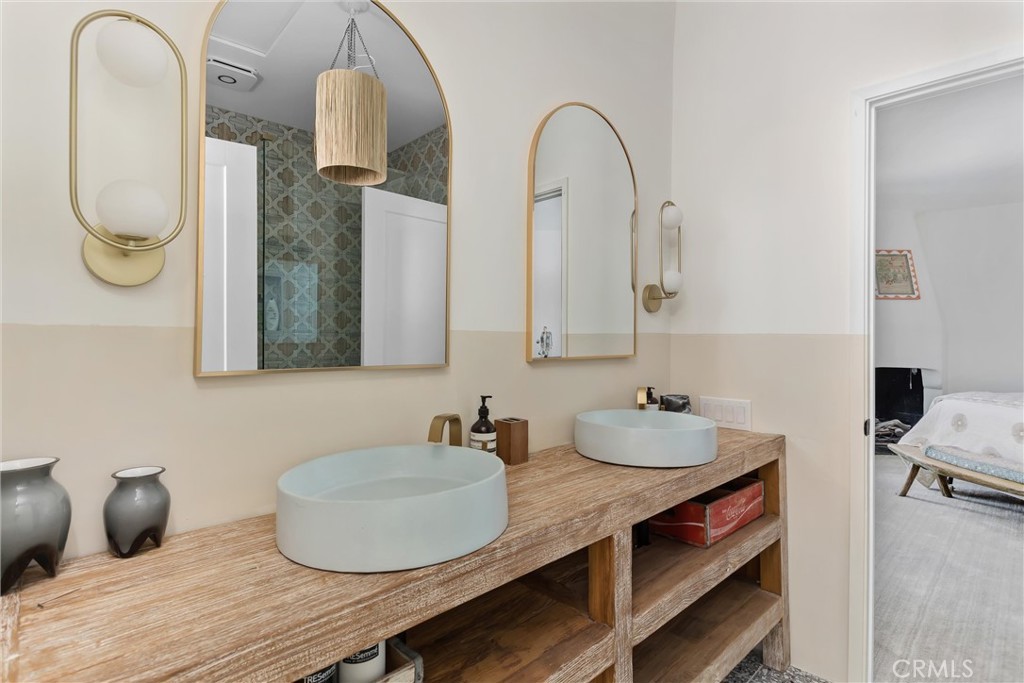 294 W Crestview Drive