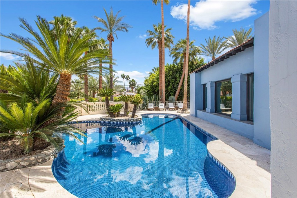 294 W Crestview Drive