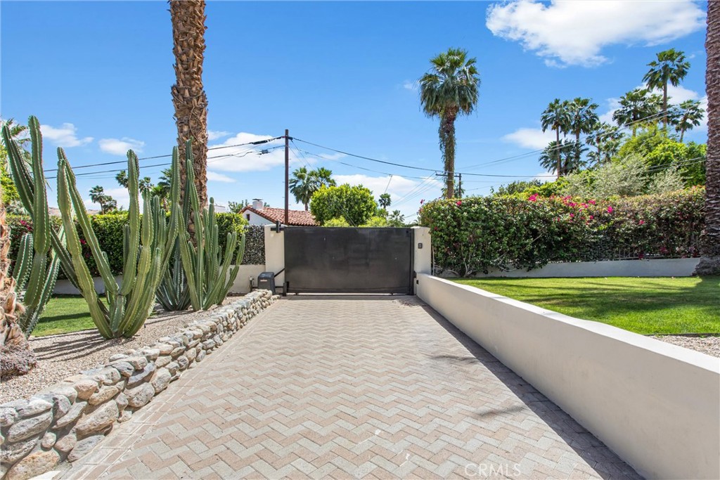 294 W Crestview Drive