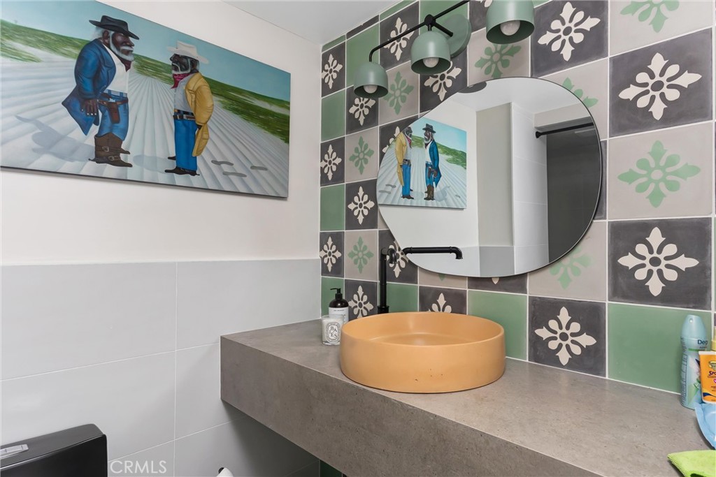 294 W Crestview Drive