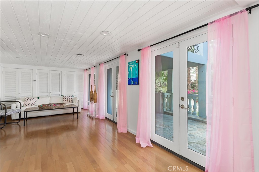 294 W Crestview Drive