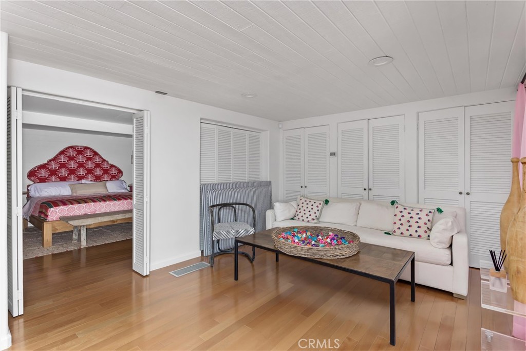 294 W Crestview Drive