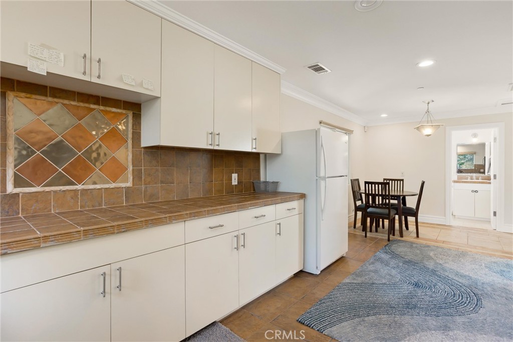 1377 Knoll Road