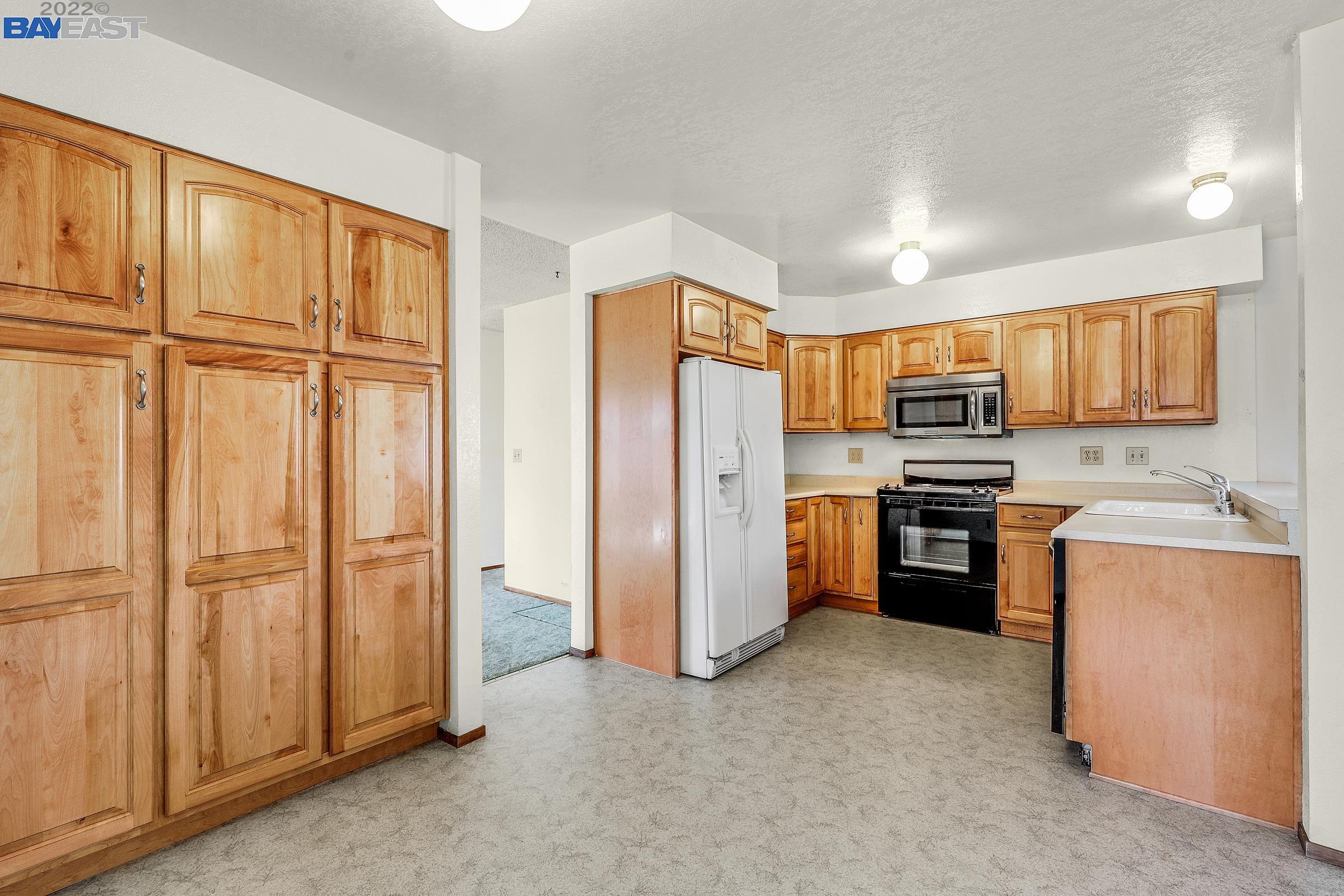 5629 Shorehaven Cir