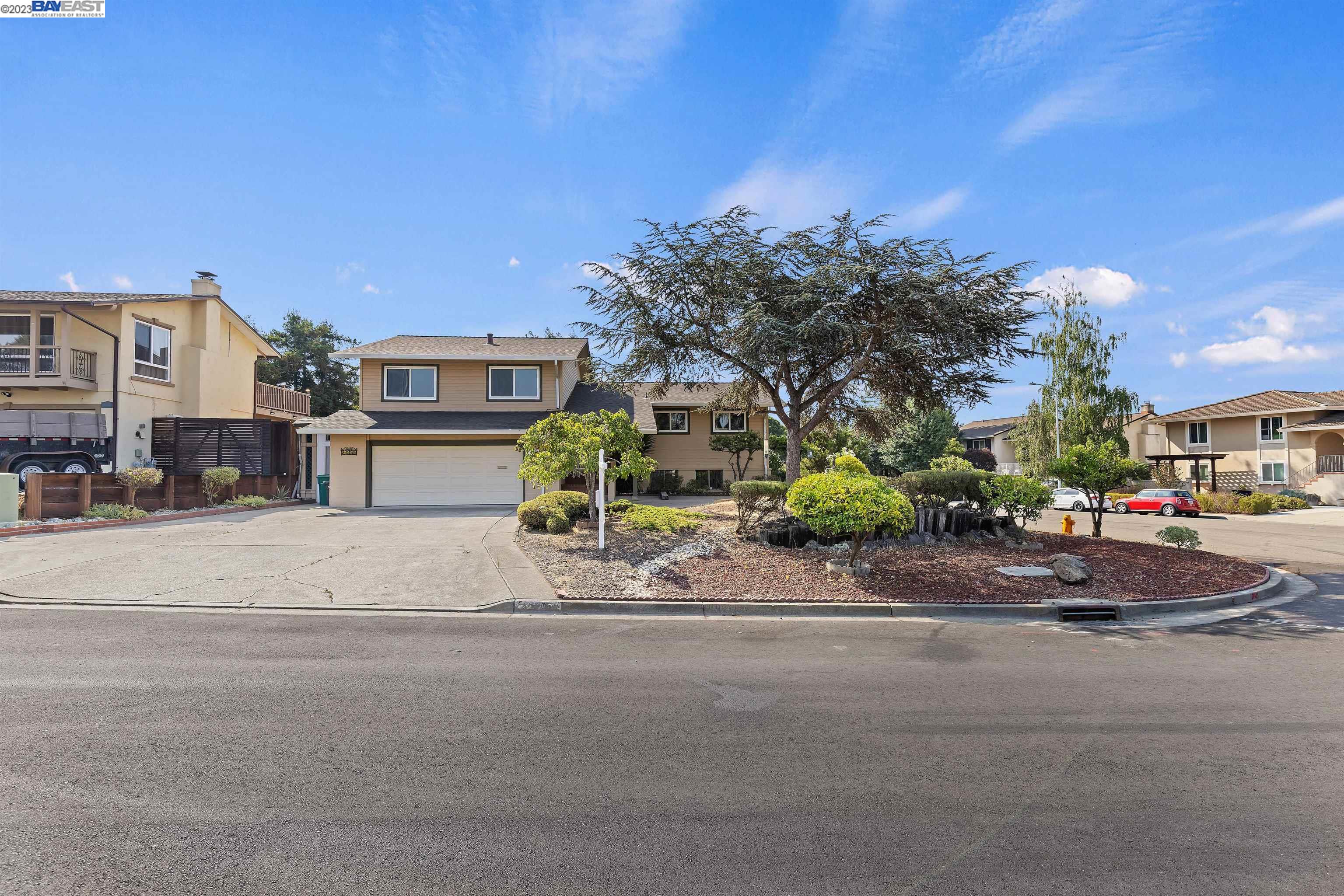27956 Edgecliff Way
