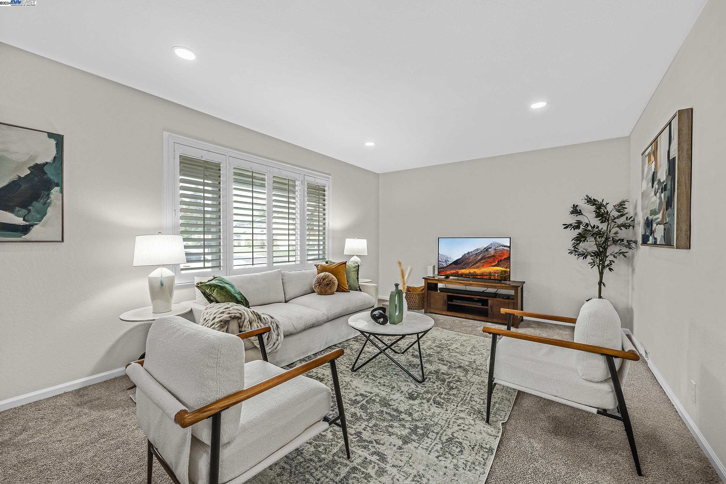 4379 Clovewood Ln