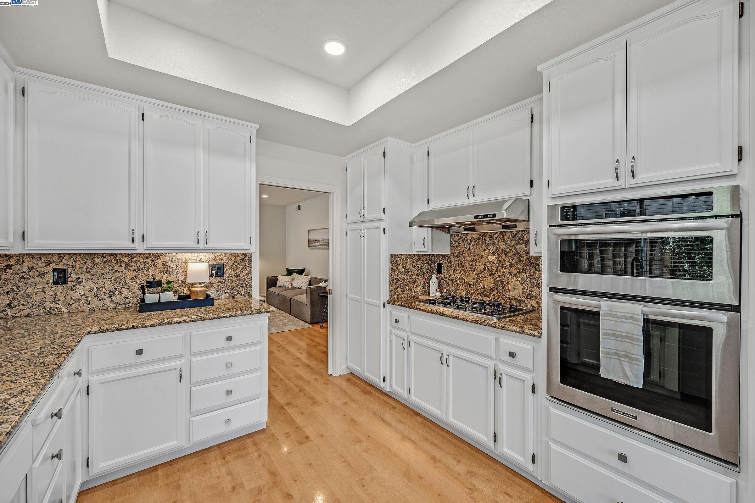 95 Meadowland Dr