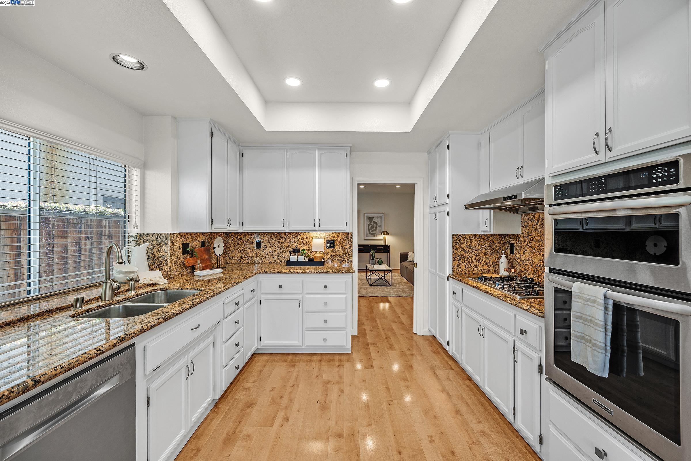 95 Meadowland Dr