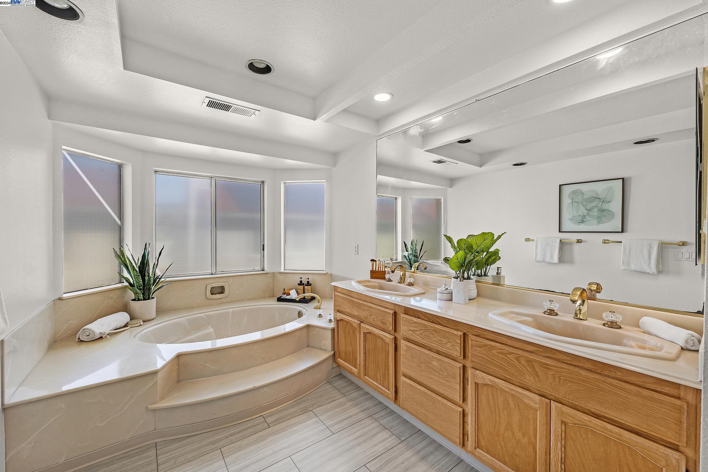 95 Meadowland Dr