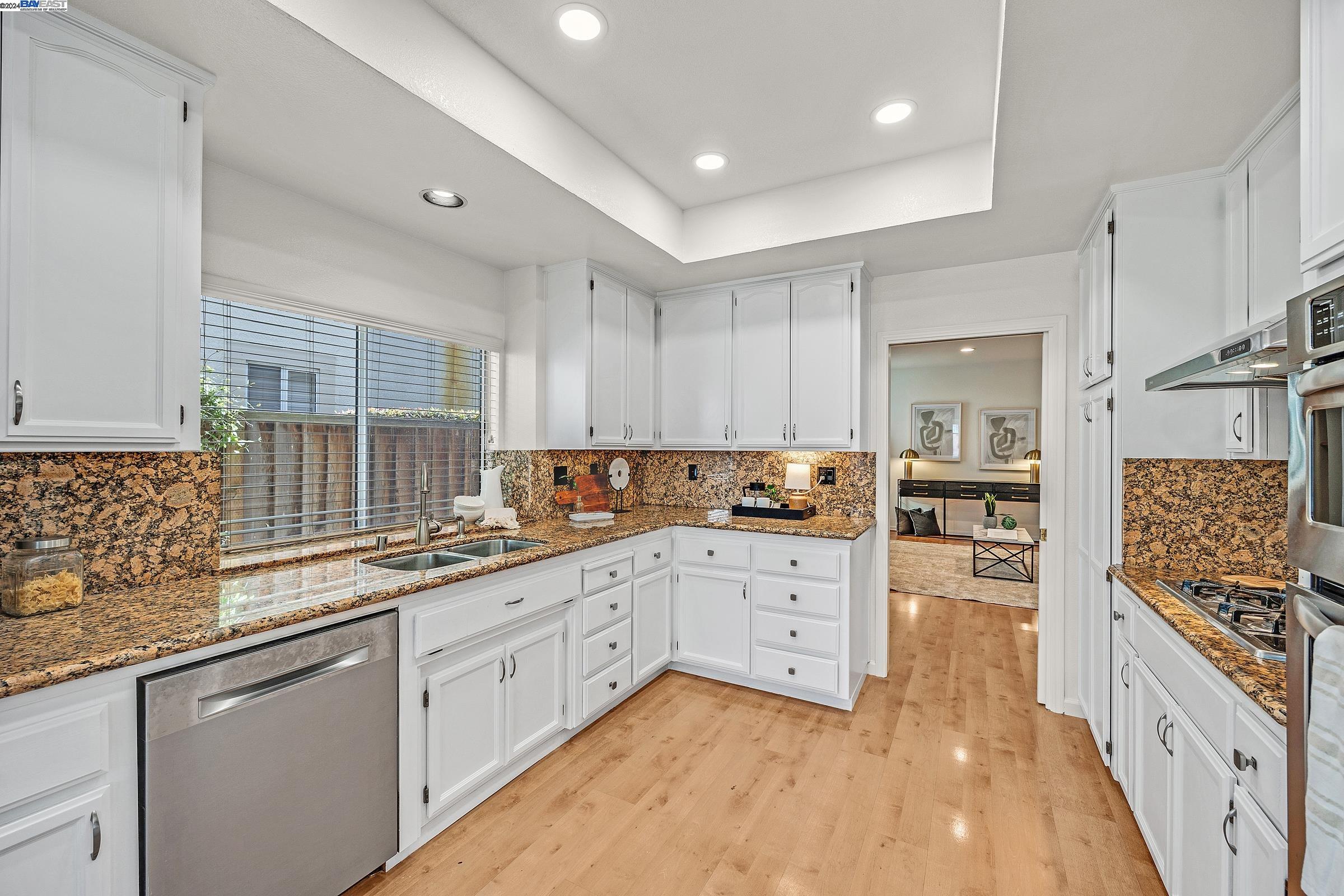 95 Meadowland Dr