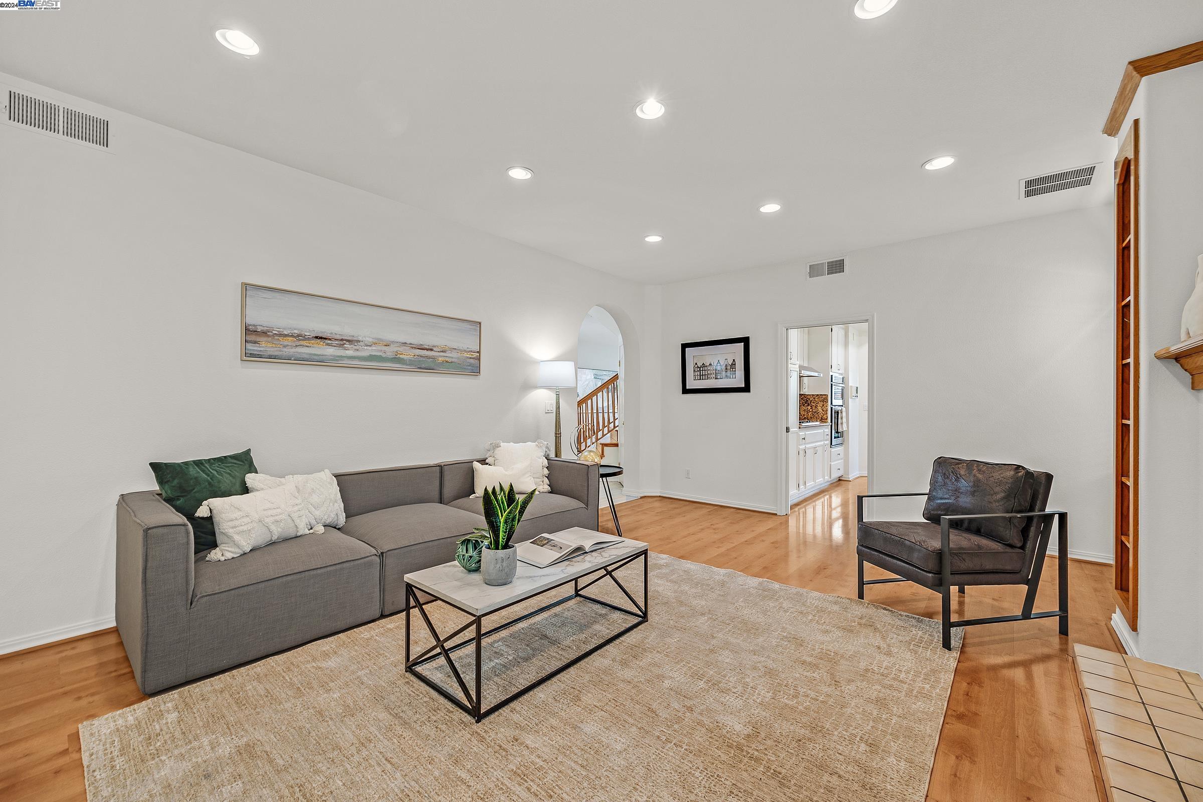95 Meadowland Dr
