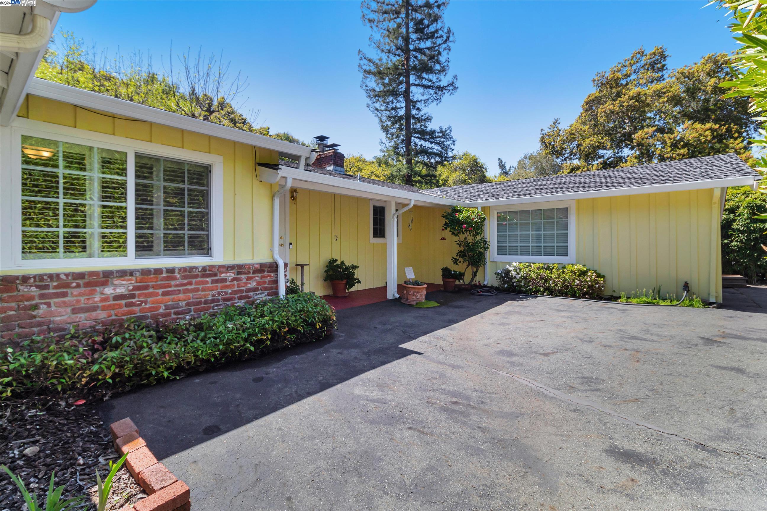 152 Draeger Dr