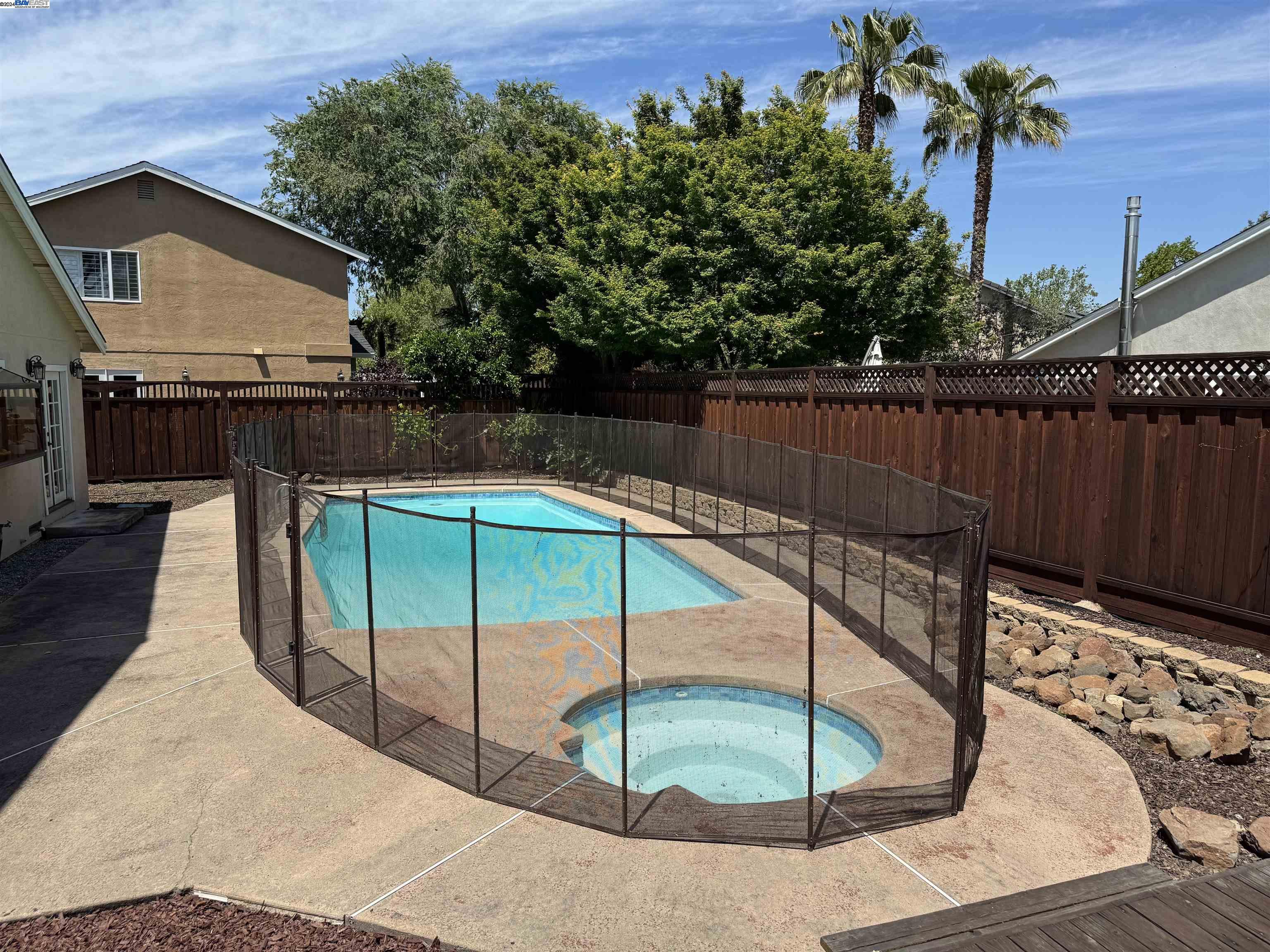 2558 Skylark Way