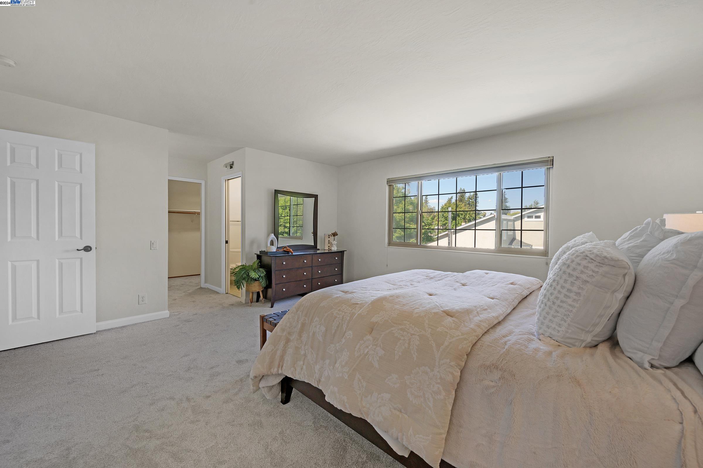 2558 Skylark Way