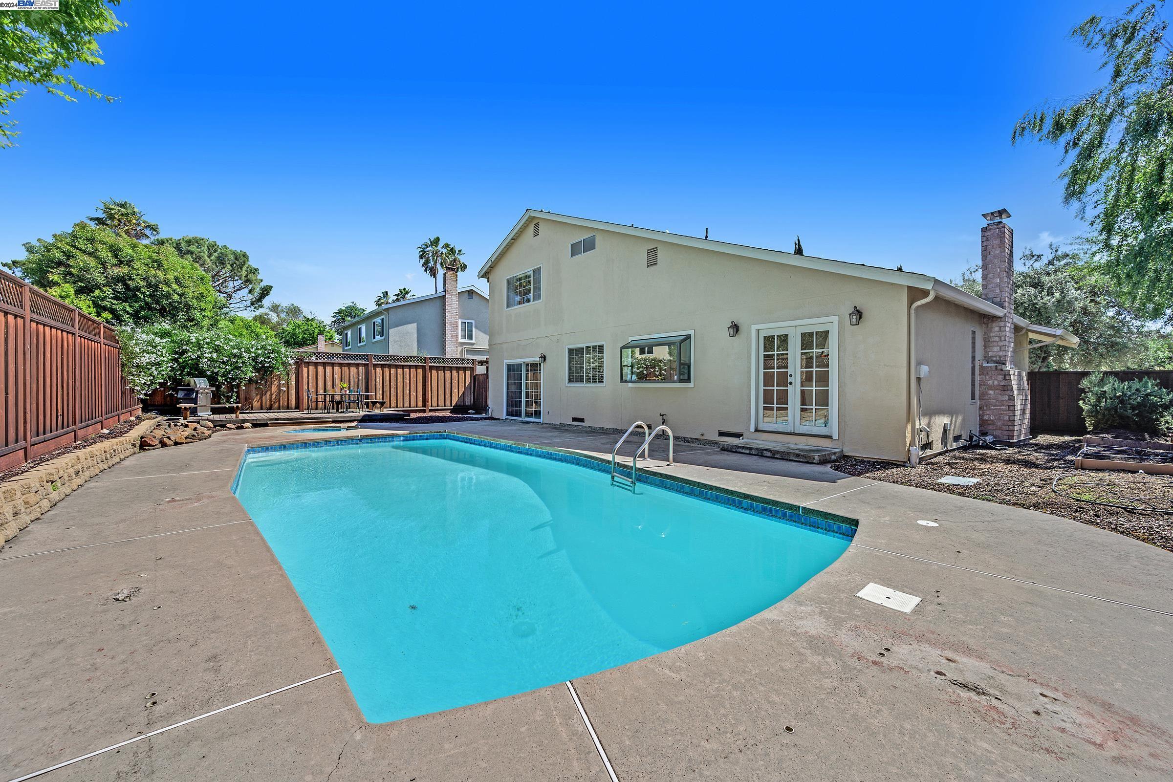 2558 Skylark Way