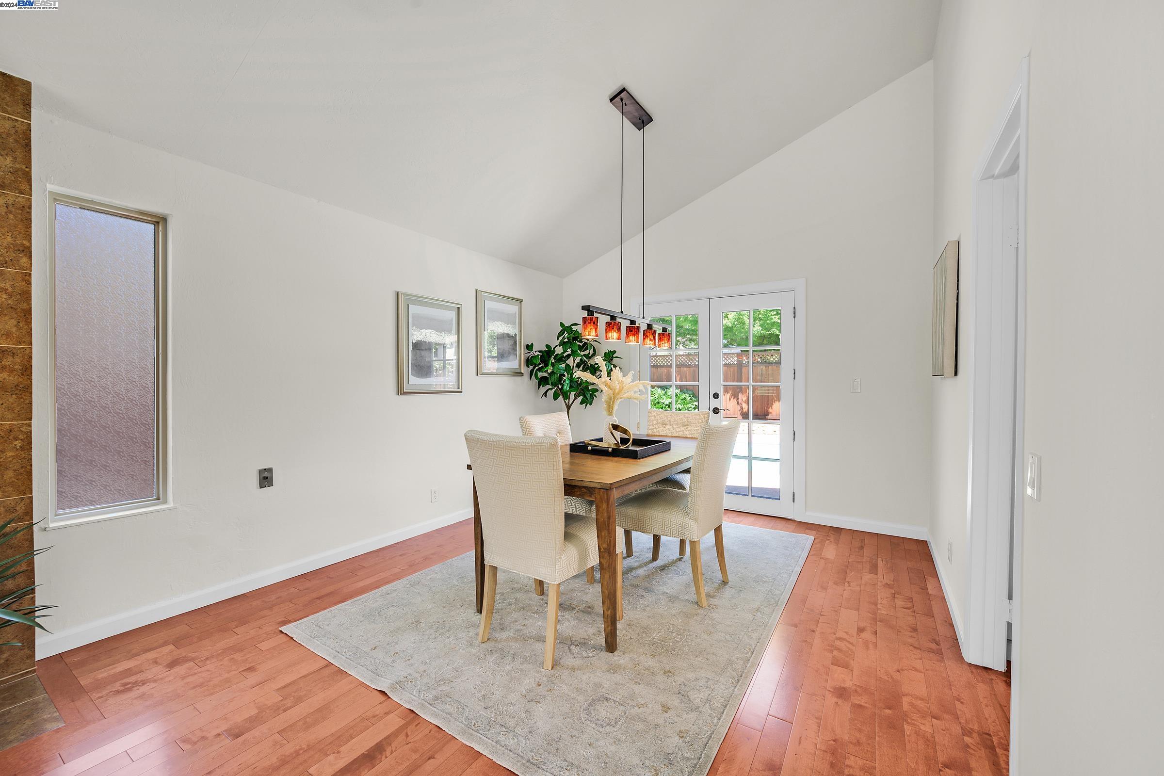 2558 Skylark Way
