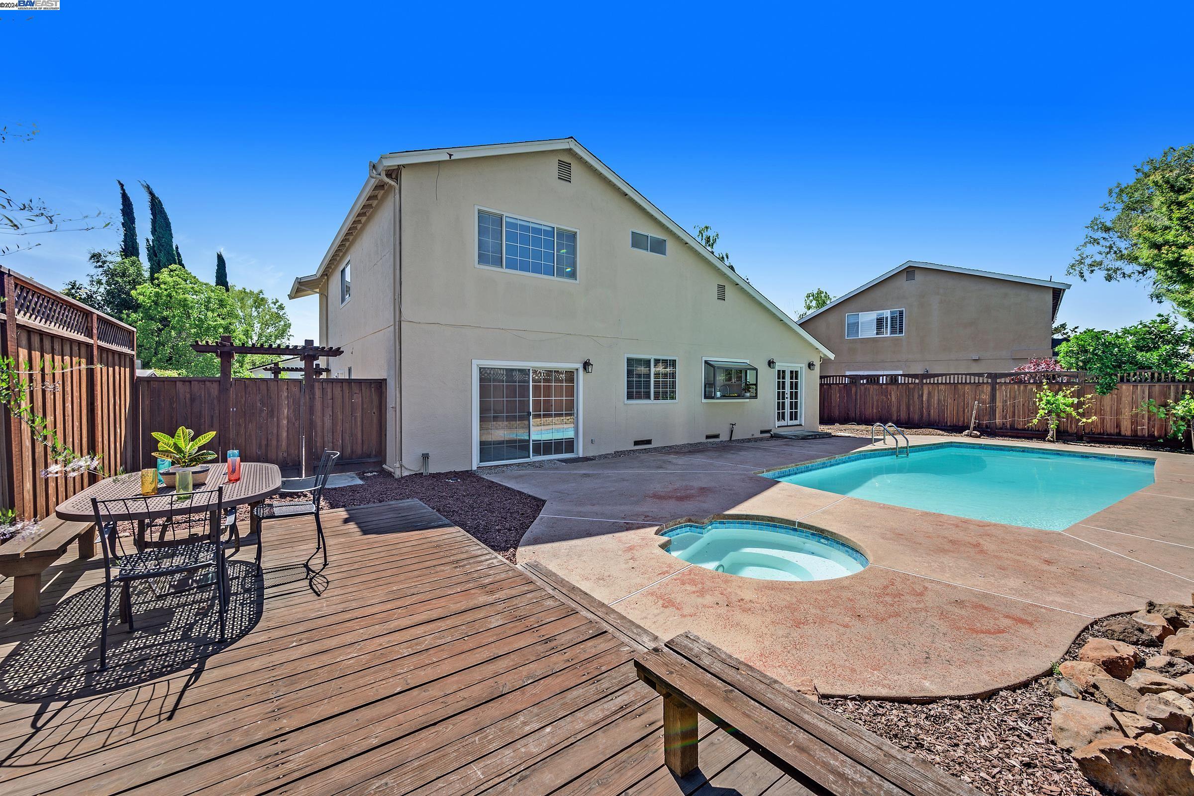 2558 Skylark Way
