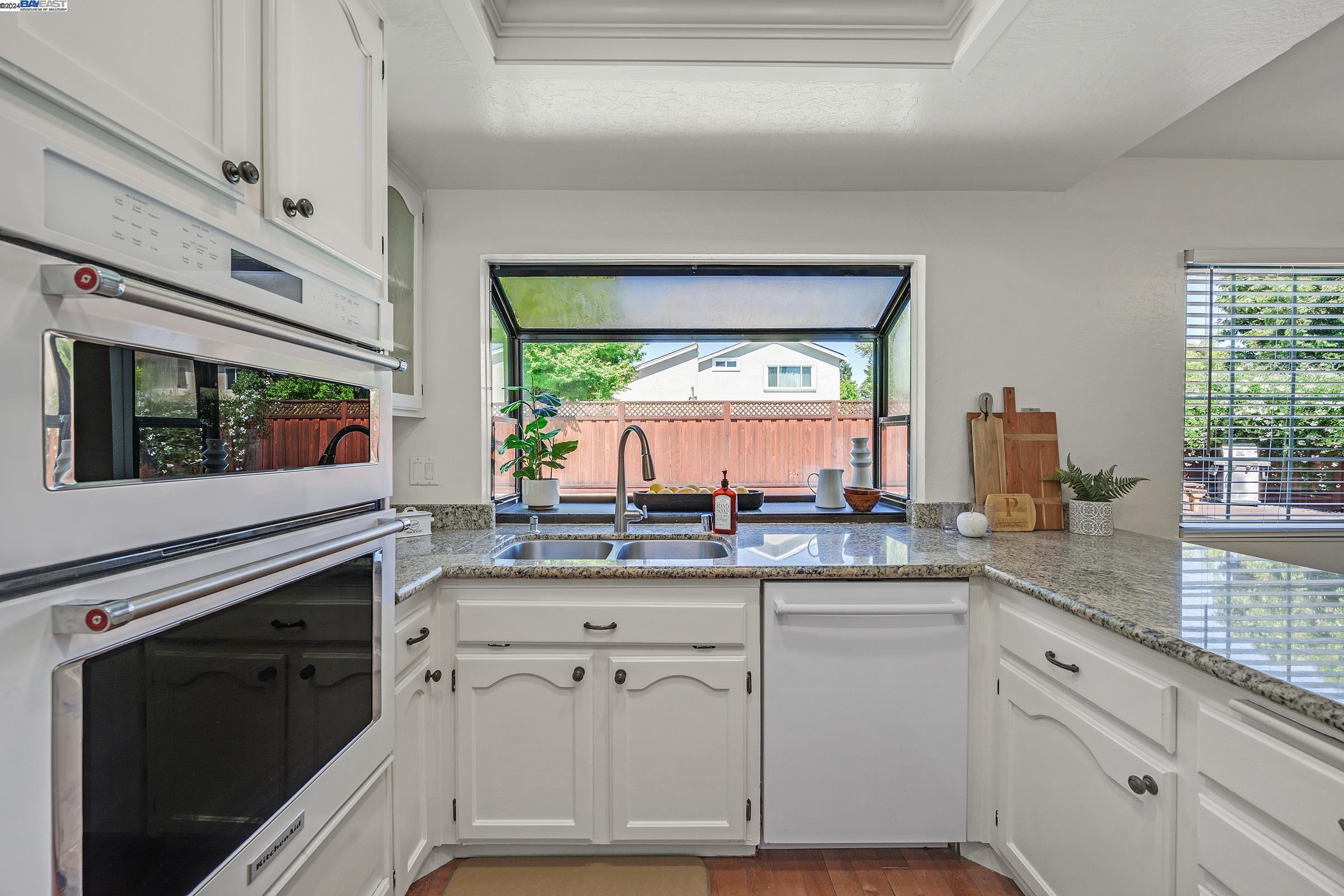2558 Skylark Way