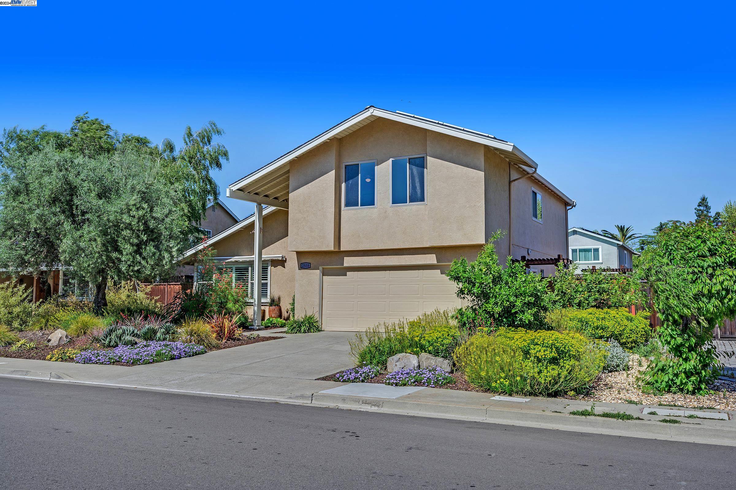 2558 Skylark Way