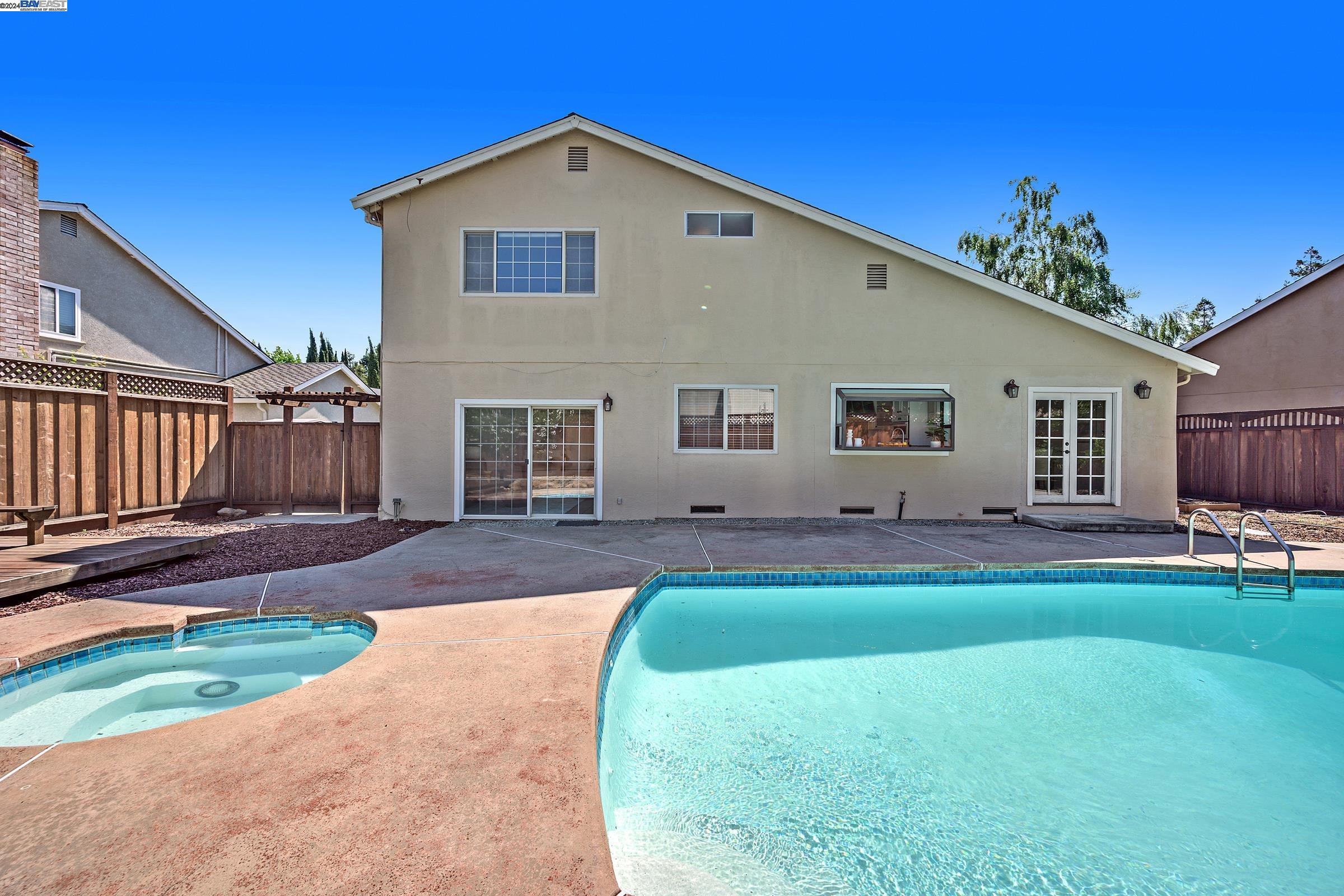 2558 Skylark Way