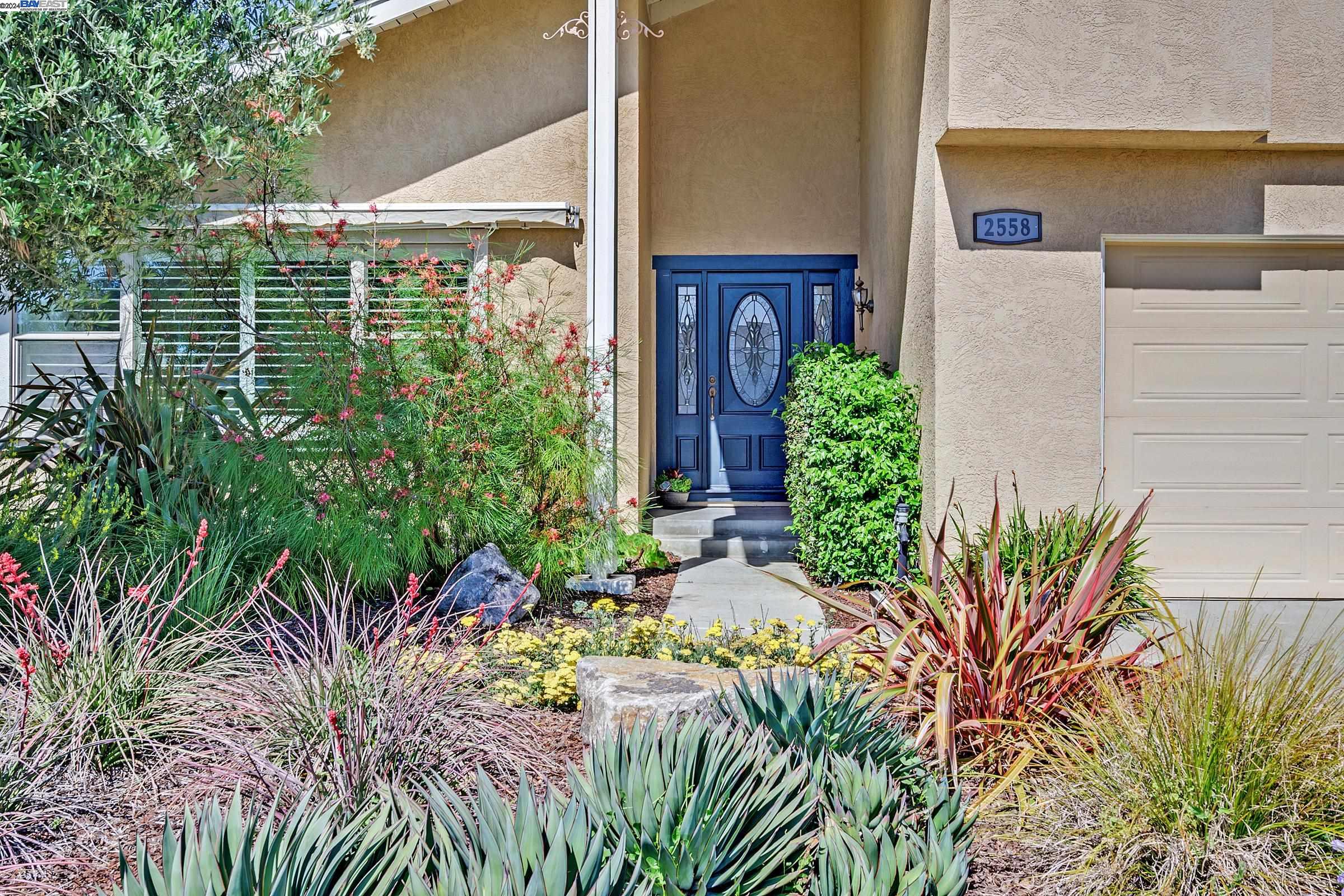 2558 Skylark Way