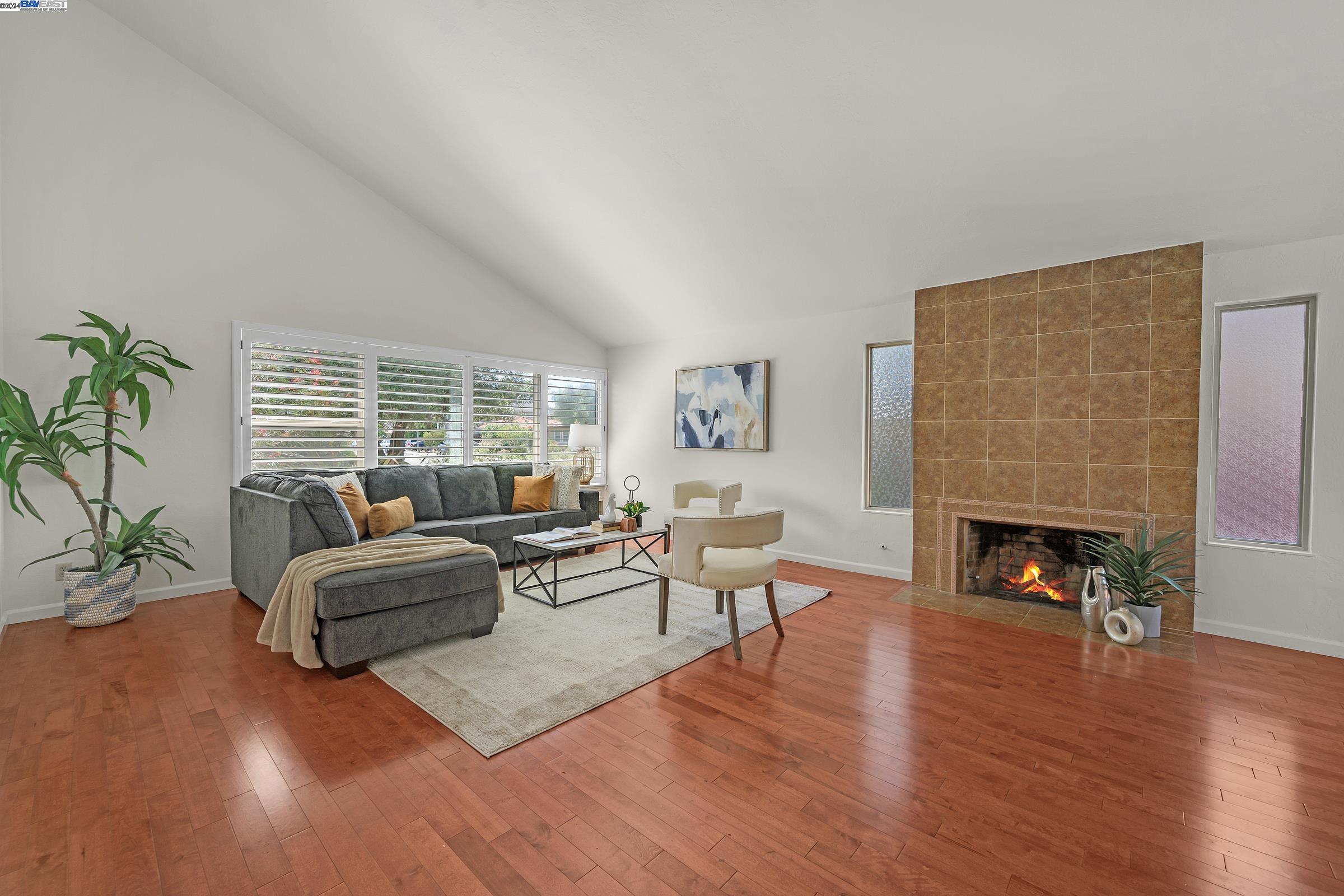 2558 Skylark Way