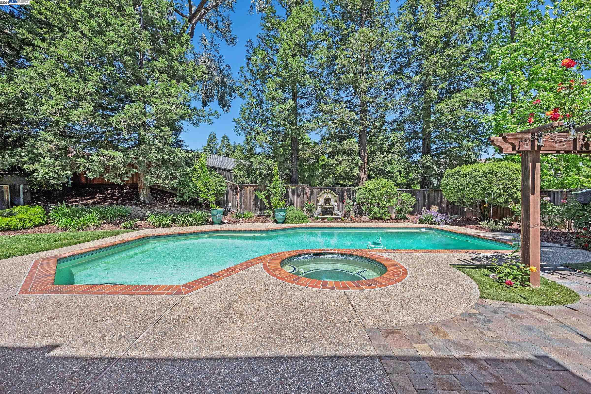 3335 Prairie Dr
