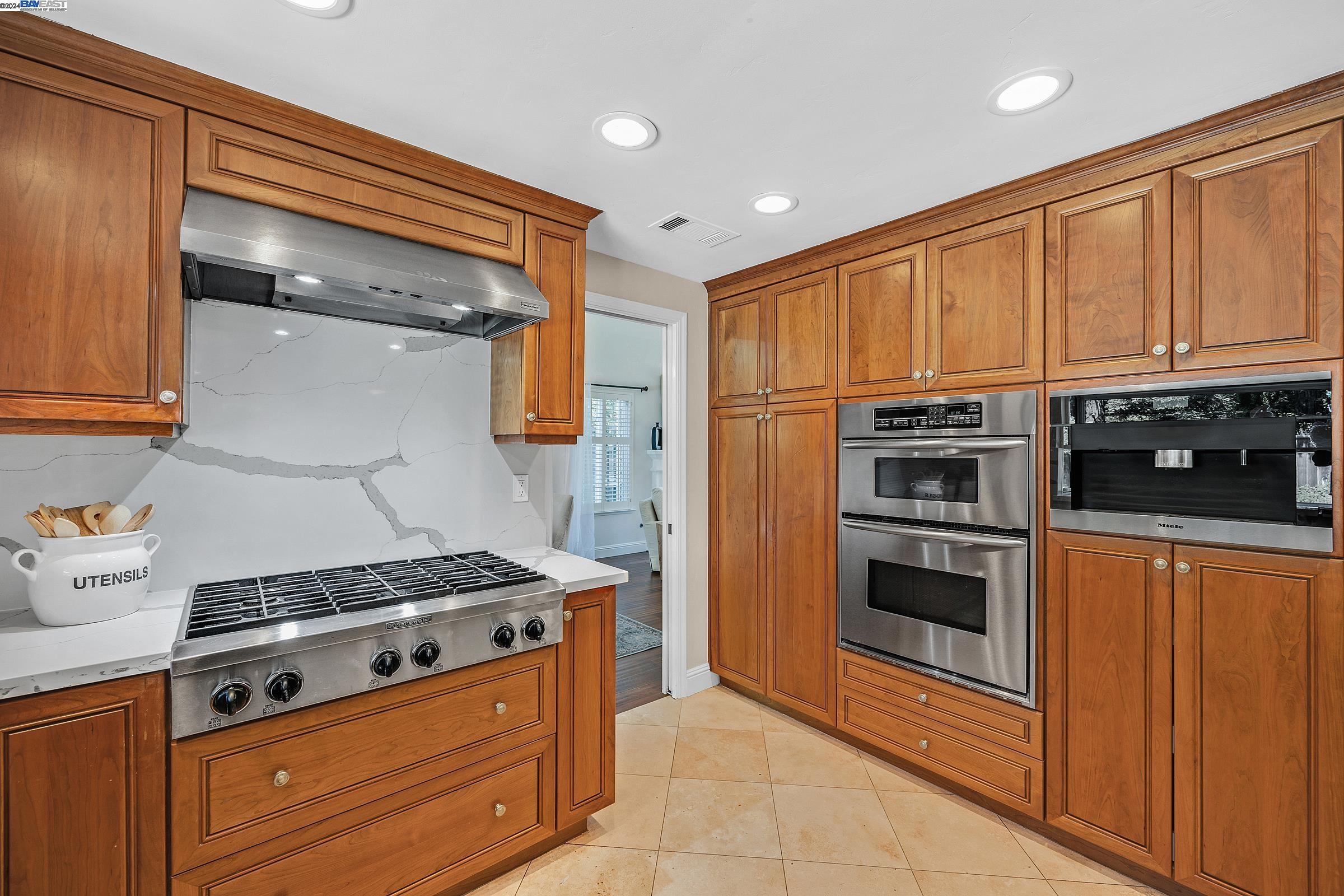 3335 Prairie Dr