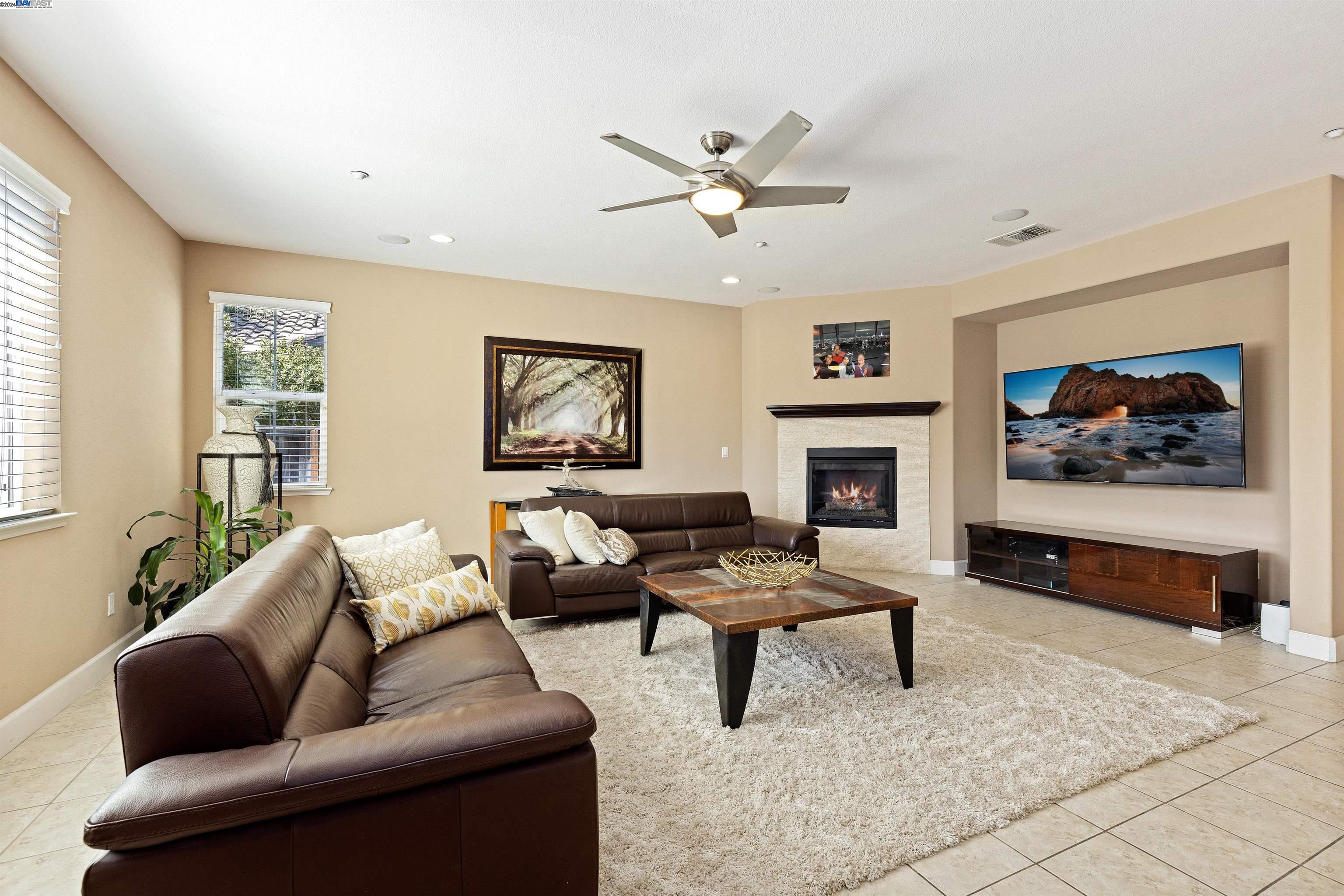 2255 Sugarloaf Ct.