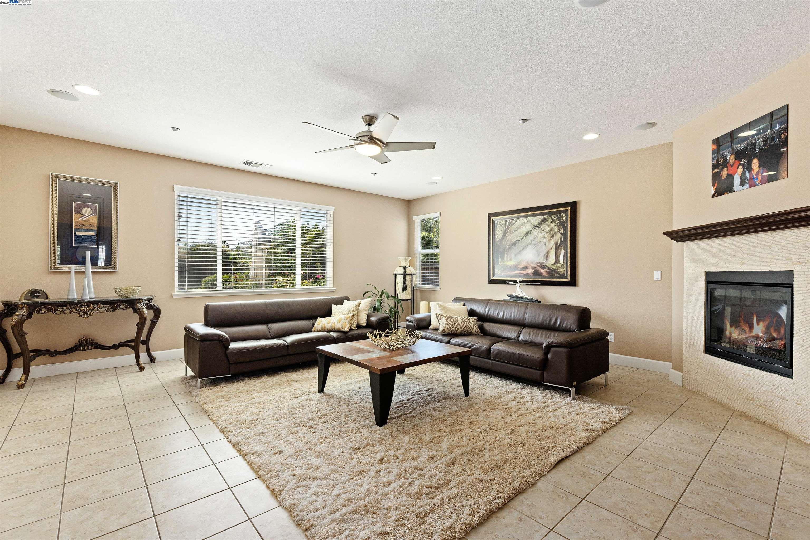 2255 Sugarloaf Ct.