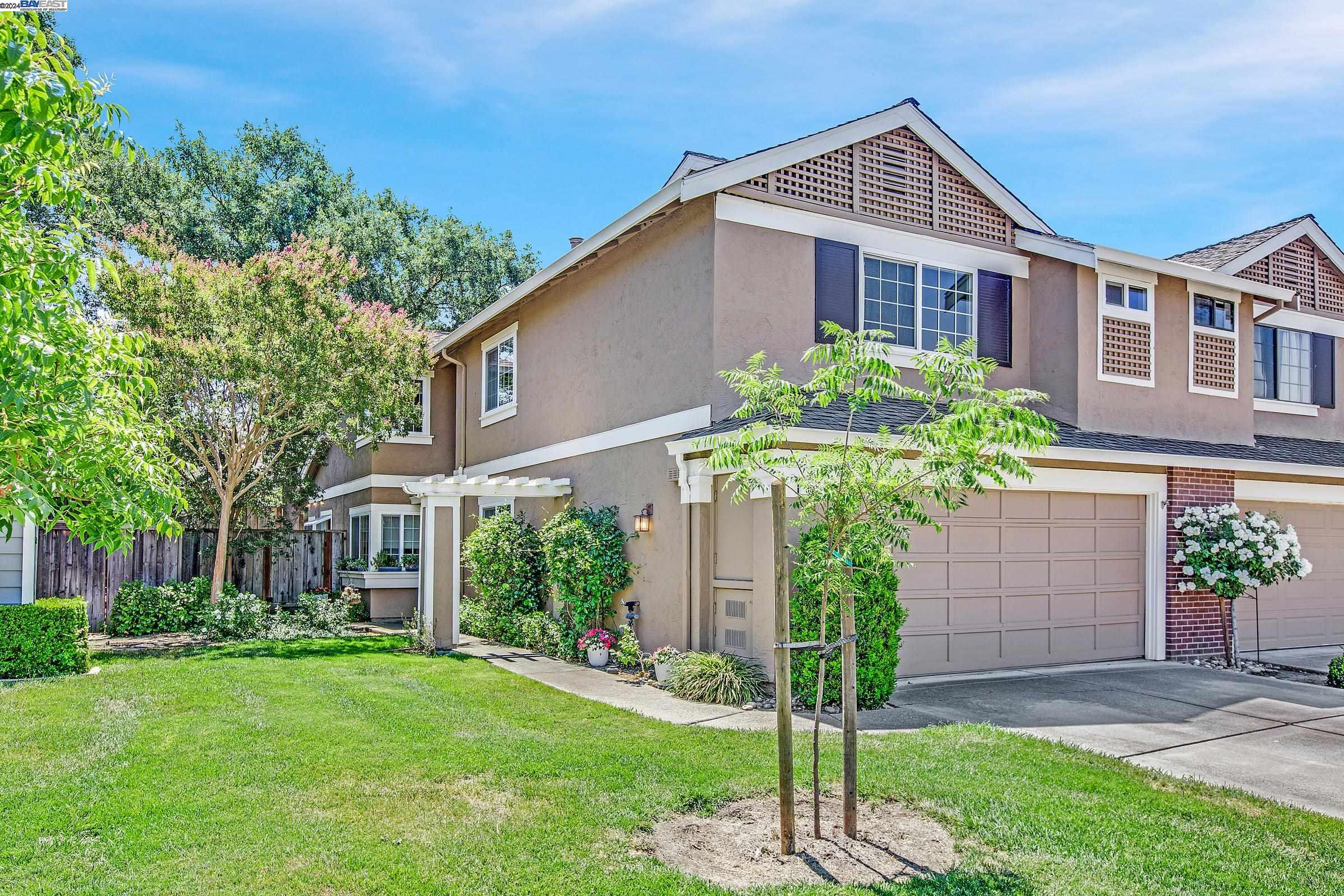 300 Bridgeside Cir
