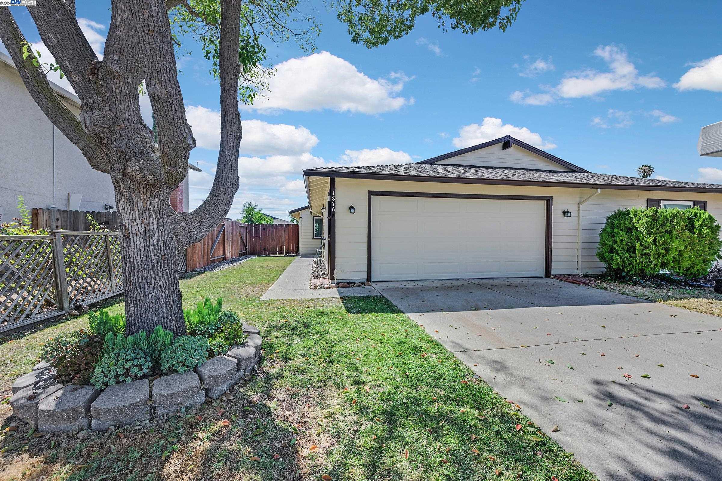 1876 Mira Loma St