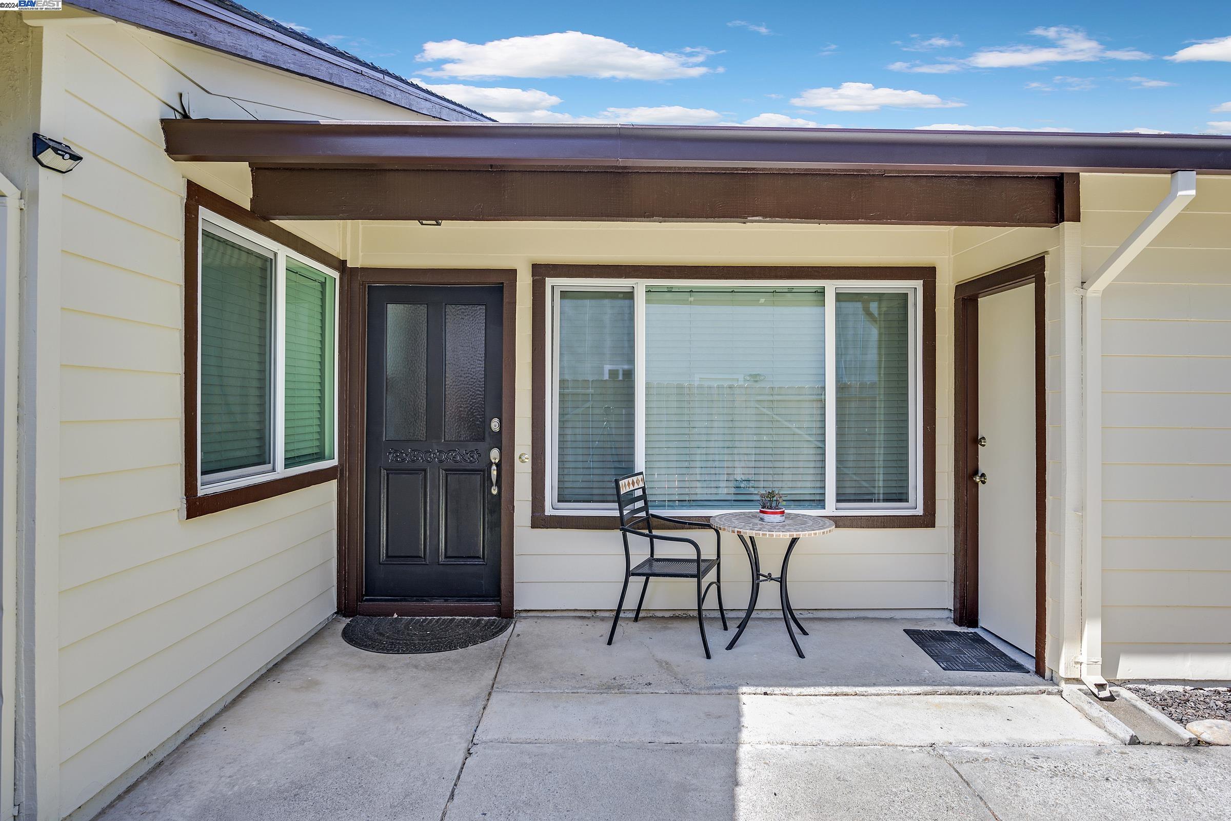 1876 Mira Loma St